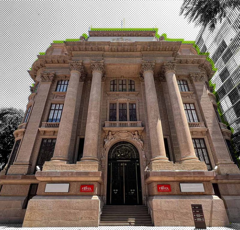 Fachada histórica do Farol Santander em Porto Alegre